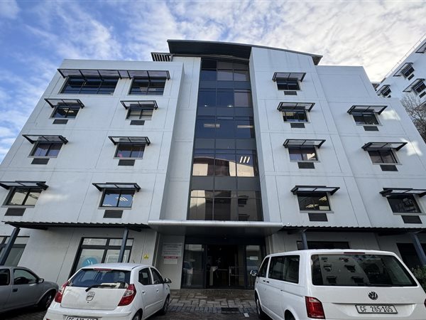 584  m² Commercial space