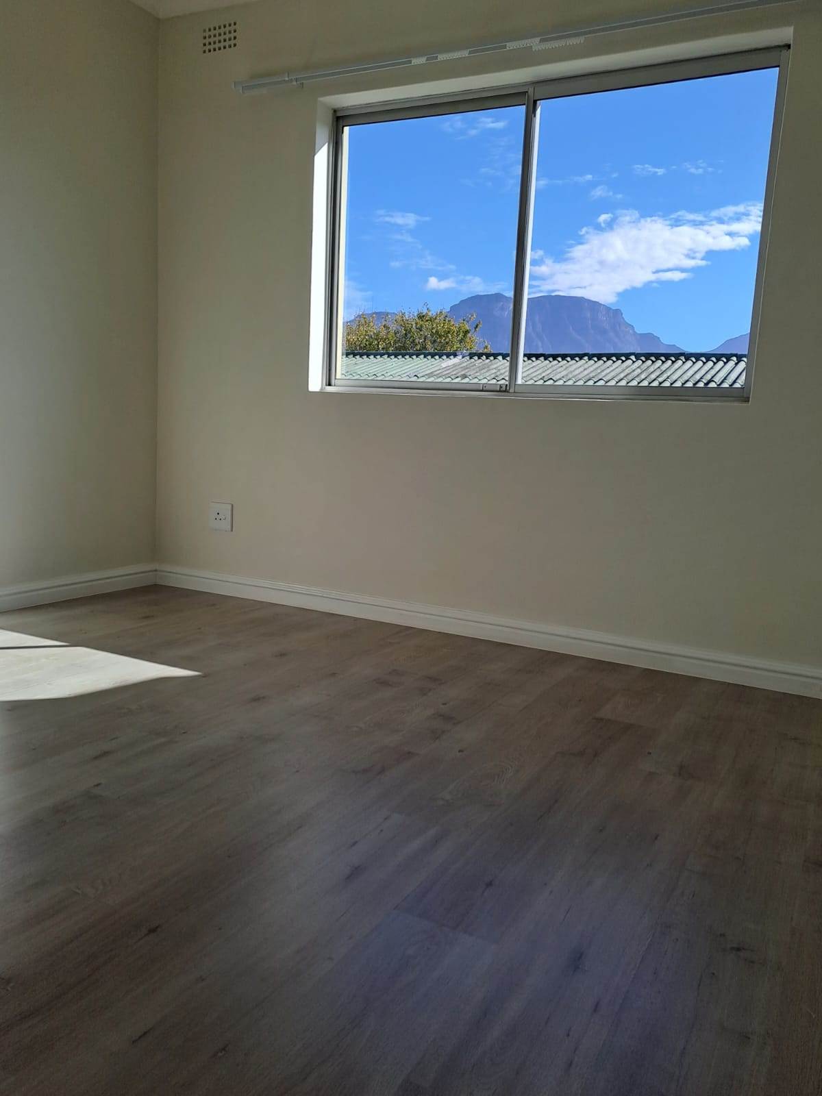 2 Bed Apartment in Wynberg photo number 7