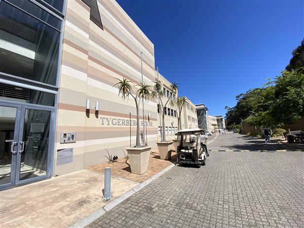 430  m² Commercial space in Plattekloof