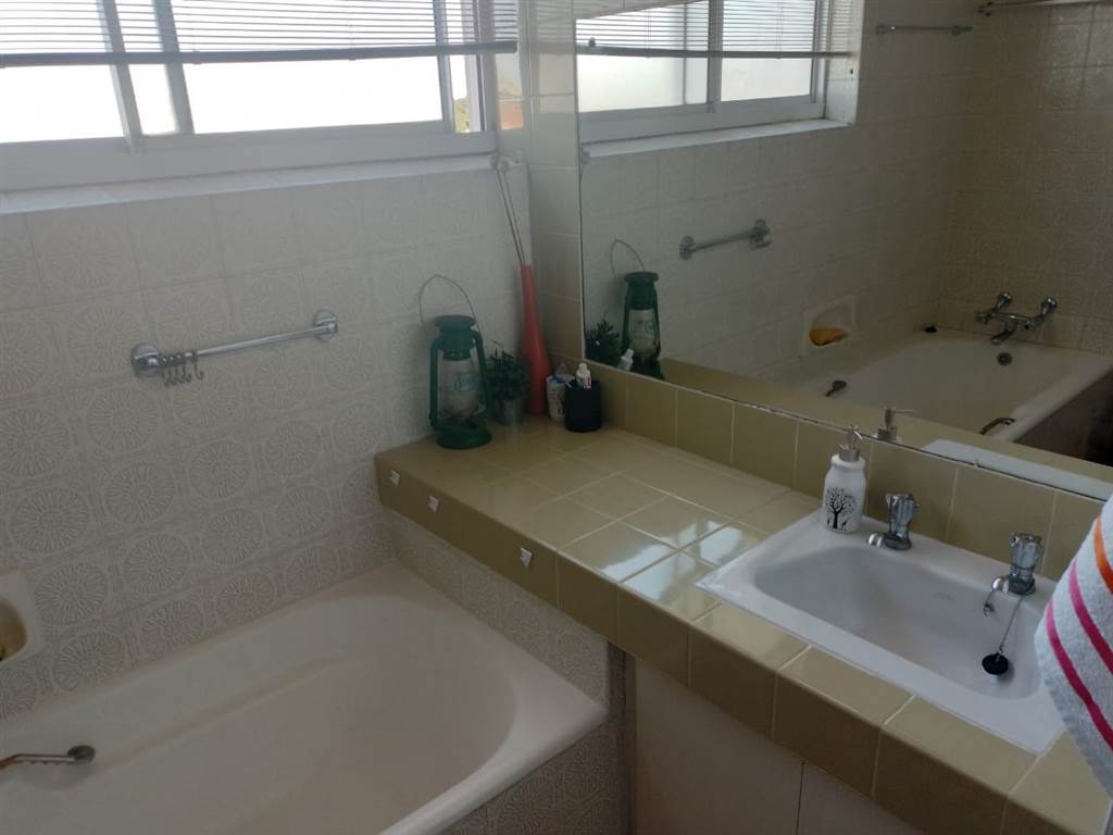 2 Bed Apartment in Westridge photo number 23