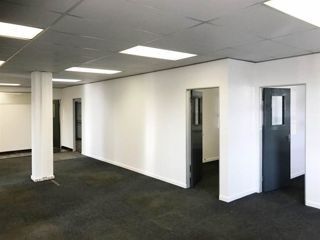 211  m² Office Space in Bartlett photo number 12