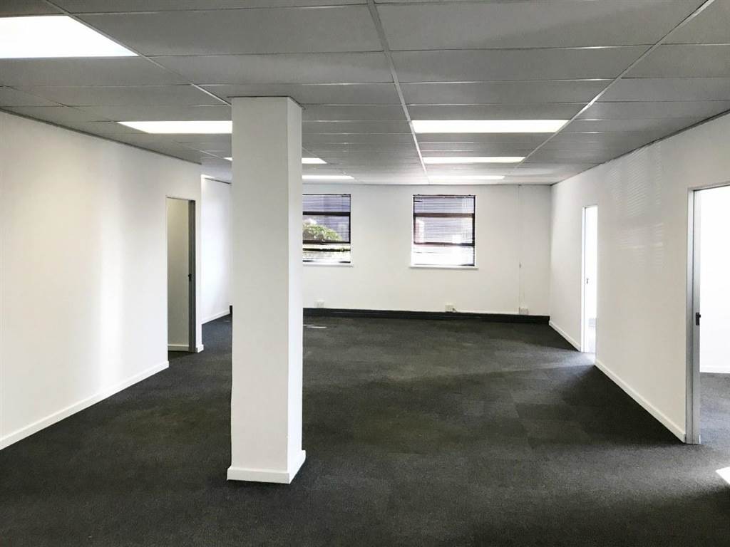 211  m² Office Space in Bartlett photo number 9