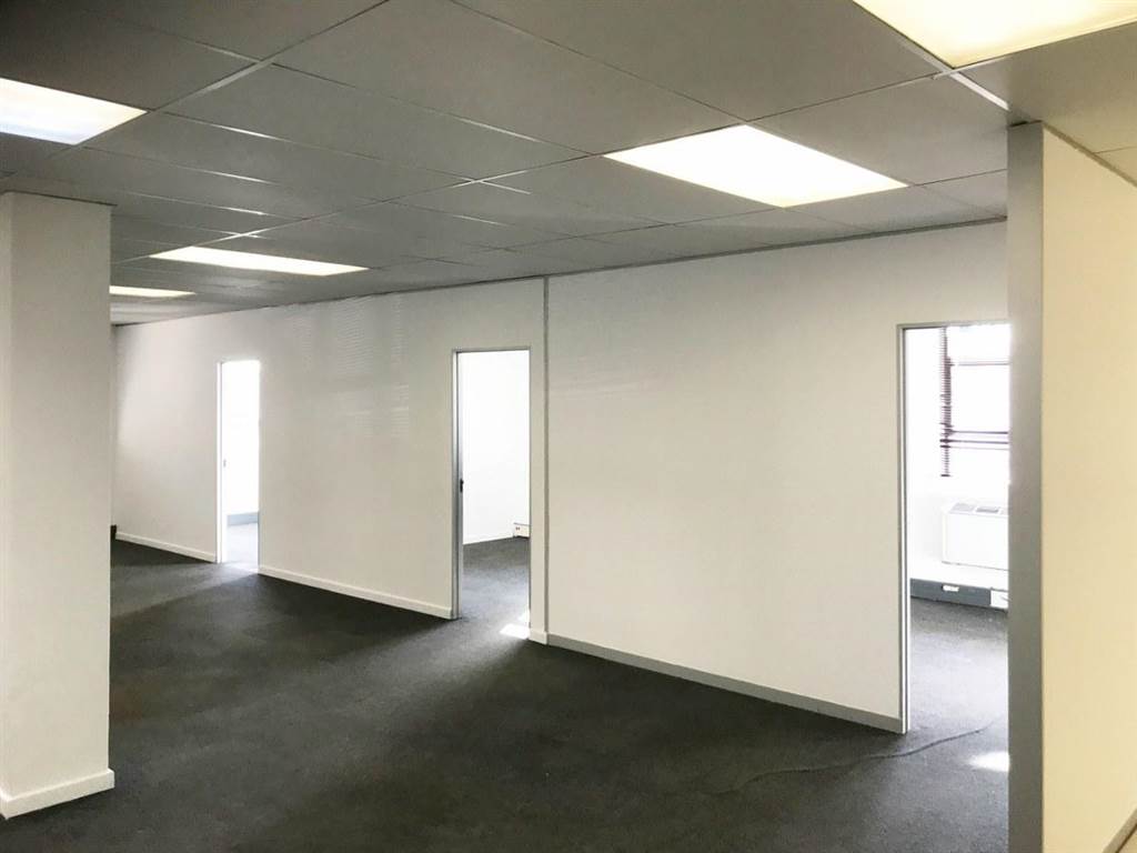 211  m² Office Space in Bartlett photo number 7