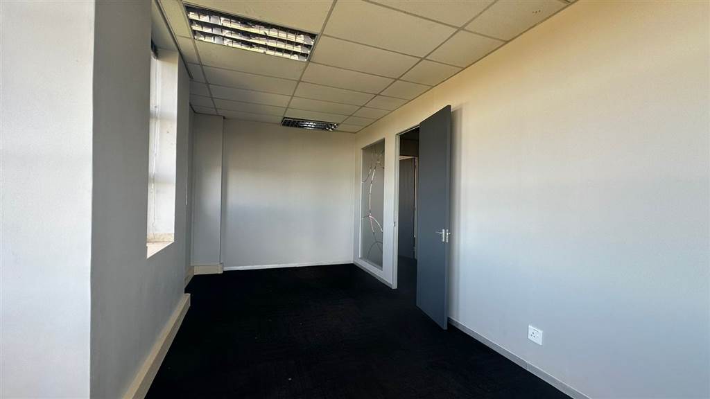 184  m² Commercial space in Highveld photo number 11