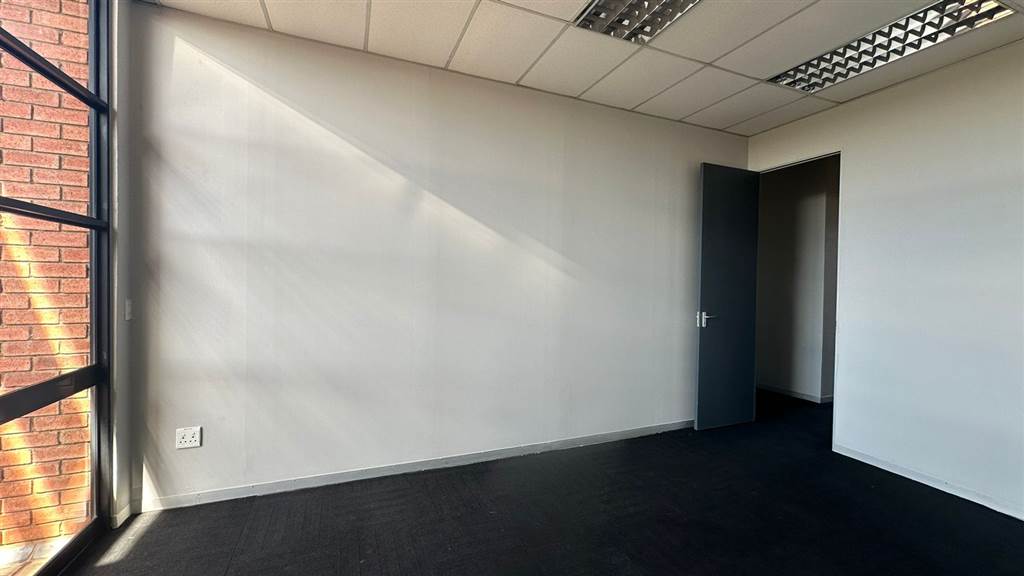 184  m² Commercial space in Highveld photo number 5