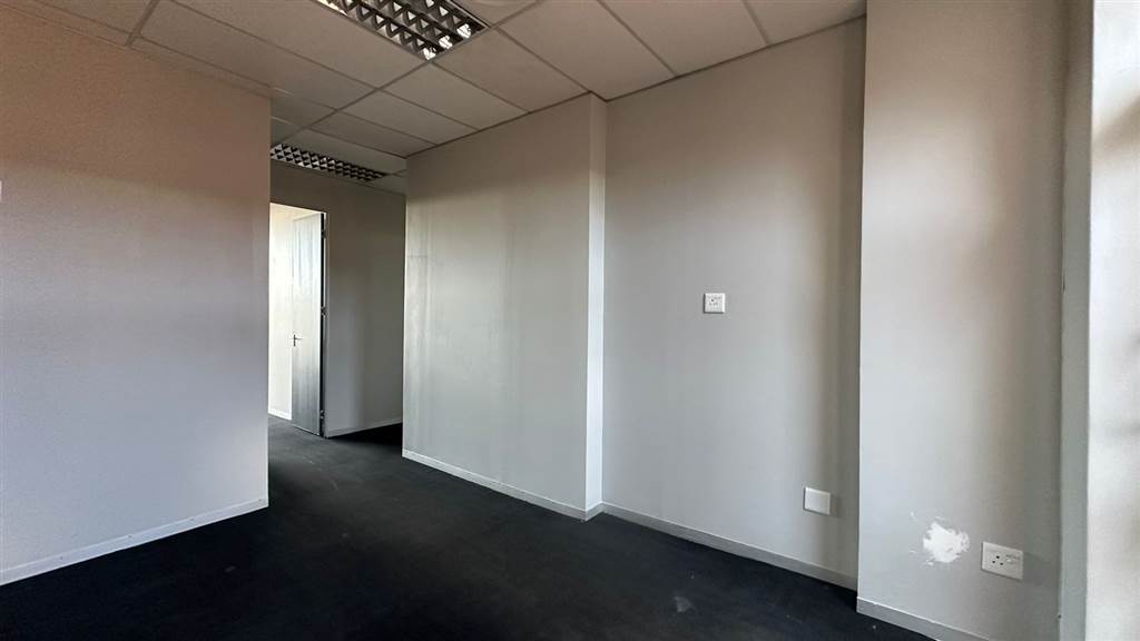 184  m² Commercial space in Highveld photo number 2