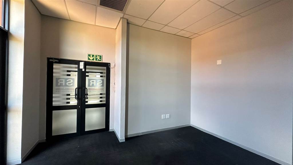 184  m² Commercial space in Highveld photo number 4