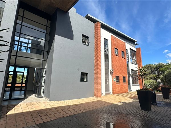184  m² Commercial space in Highveld