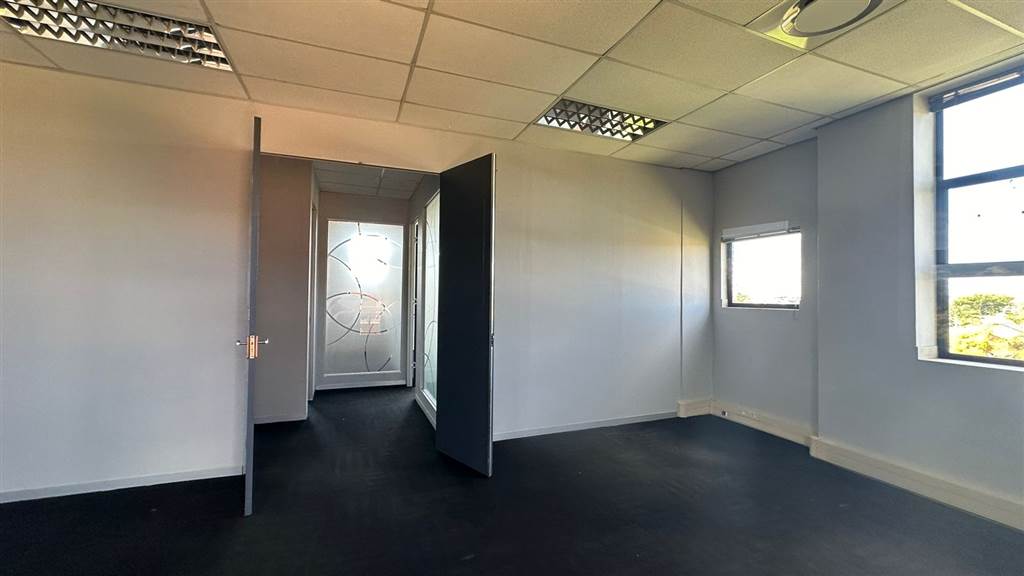 184  m² Commercial space in Highveld photo number 9
