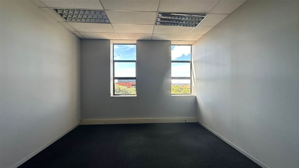 184  m² Commercial space in Highveld photo number 10