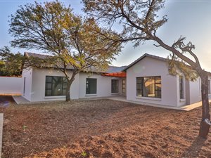 4 Bed House in Silver Lakes