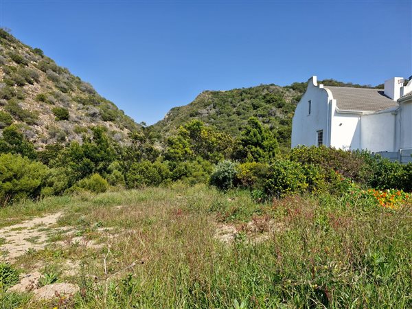 1 055 m² Land