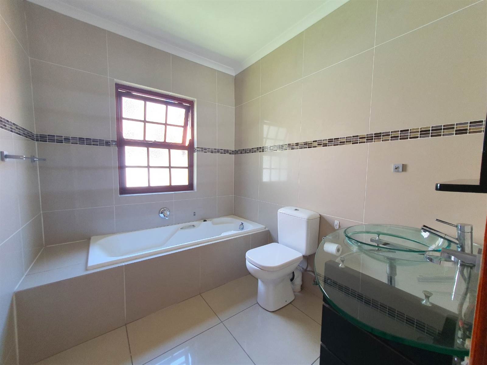 3 Bed House in Kyalami photo number 12