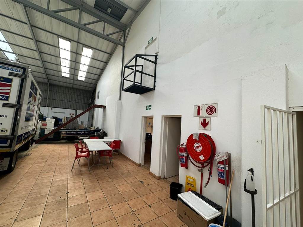 757  m² Industrial space in North Riding photo number 12
