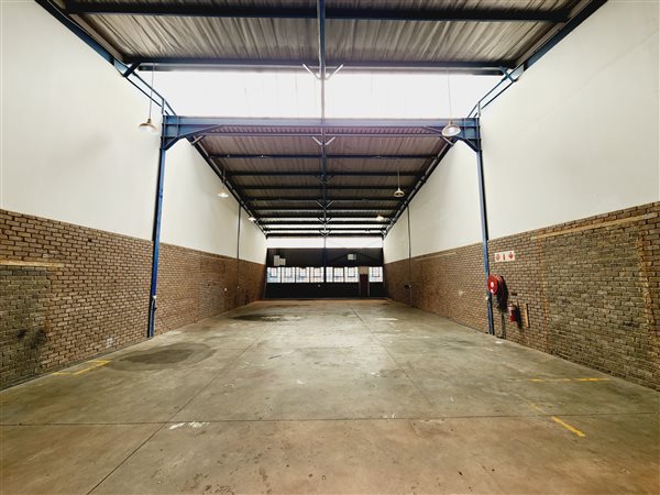 379  m² Industrial space