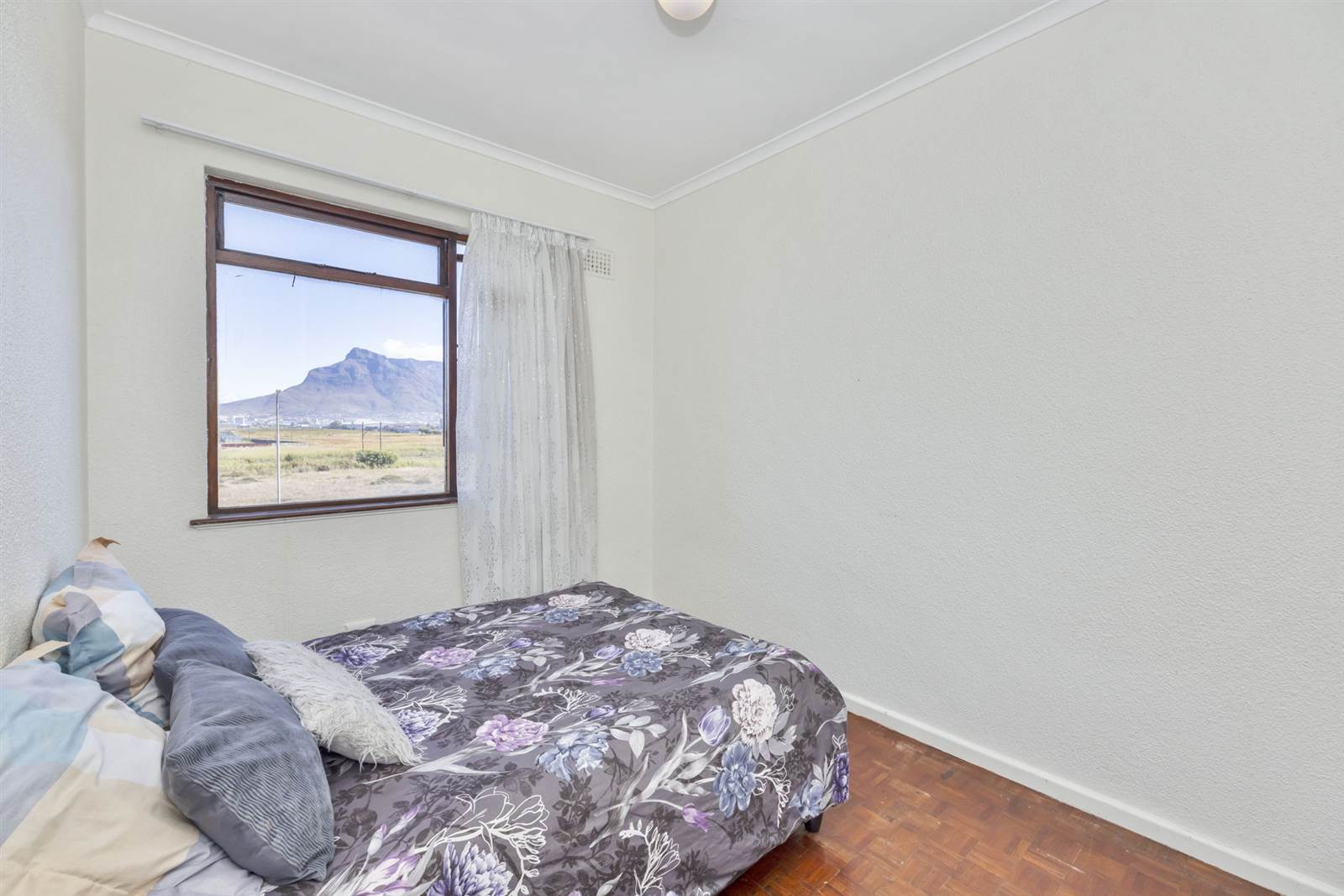 2 Bed Apartment in Milnerton Central photo number 8