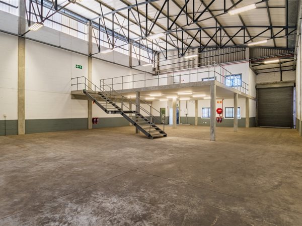 549  m² Industrial space