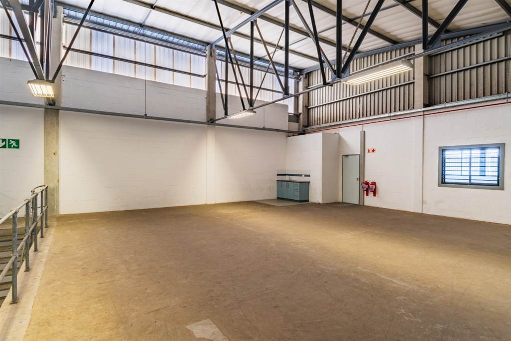 549  m² Industrial space in Blue Downs photo number 12