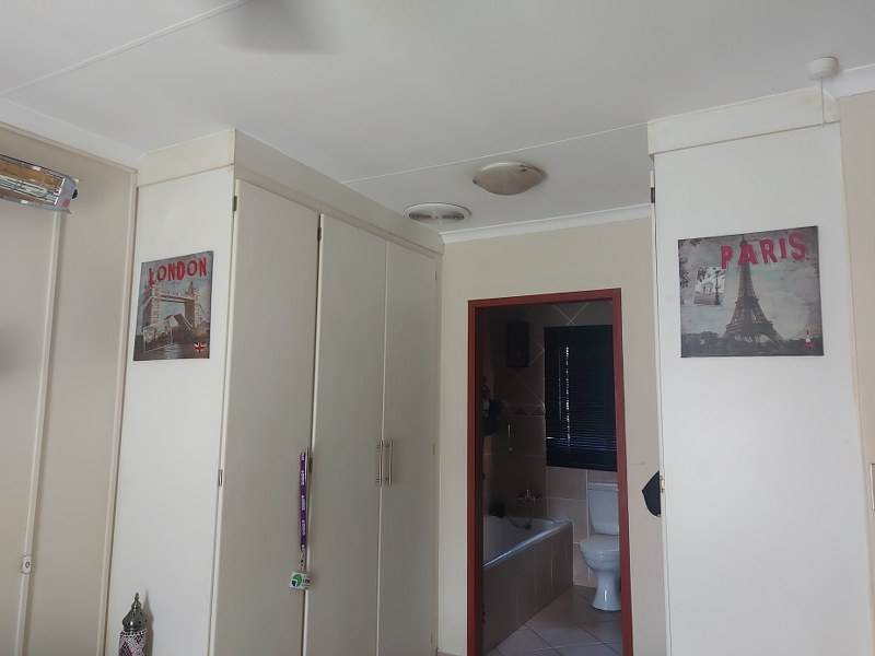 3 Bed Townhouse in Sinoville photo number 10