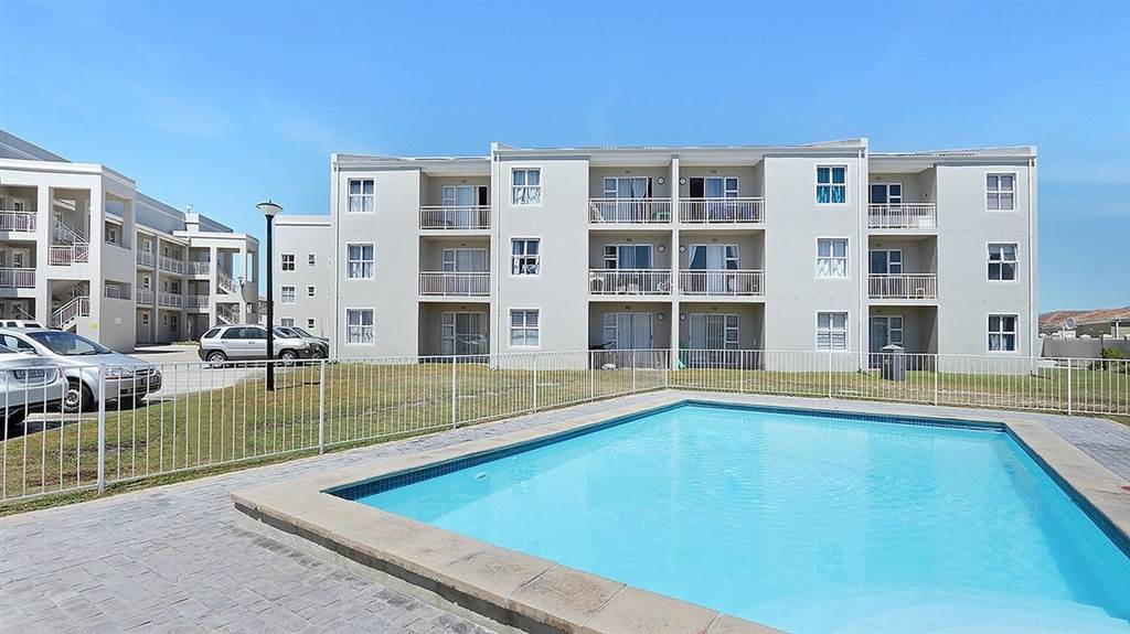 2 Bed Apartment in Muizenberg photo number 13
