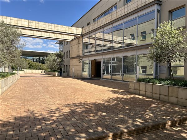 705  m² Commercial space in Woodmead