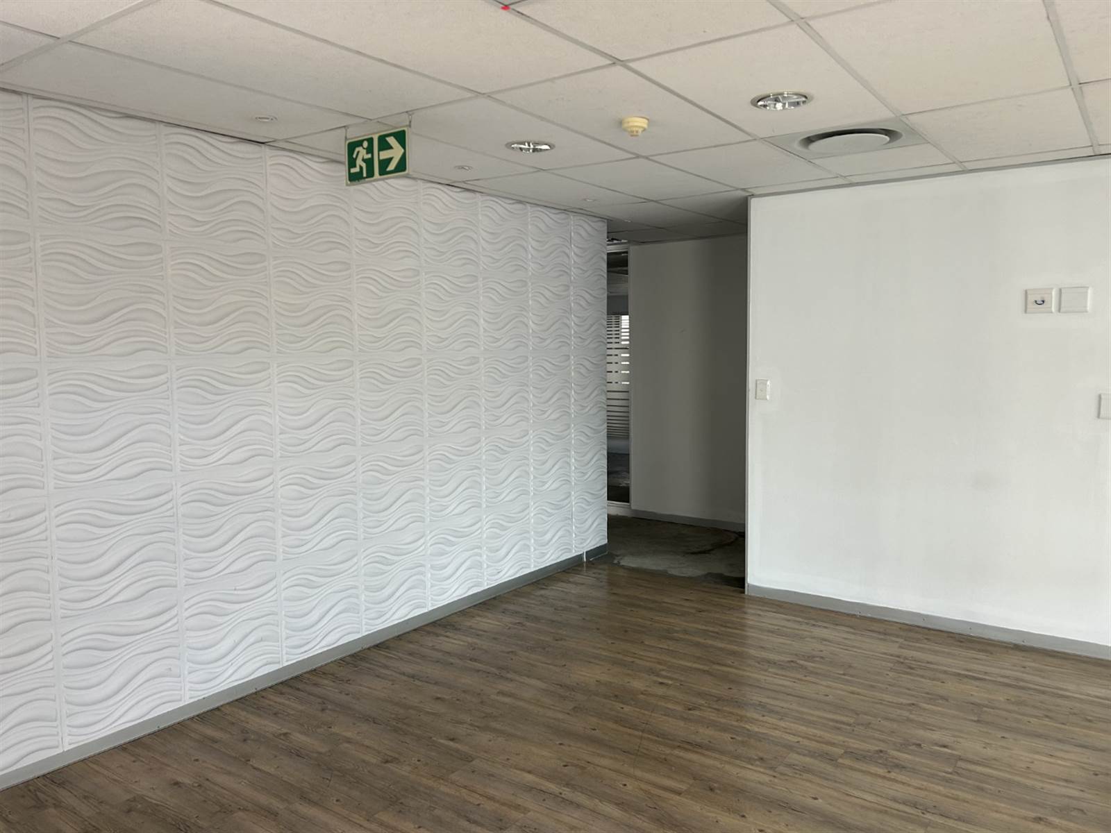 705  m² Commercial space in Woodmead photo number 4