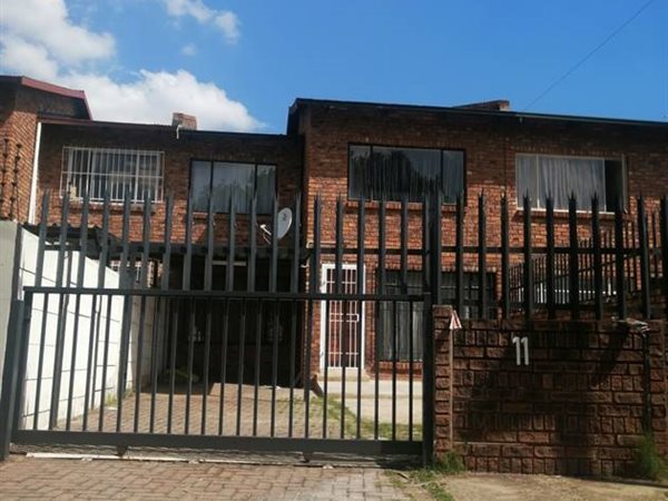 3 Bedroom Townhouse 3 Bedroom Townhouse