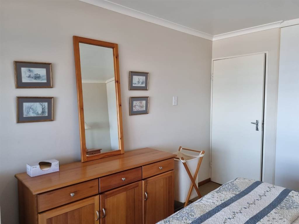3 Bed Flat in Scottburgh Central photo number 16