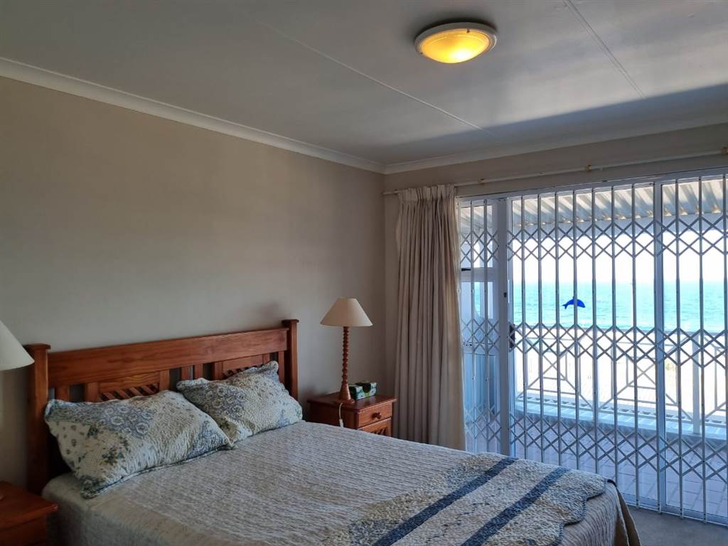 3 Bed Flat in Scottburgh Central photo number 15