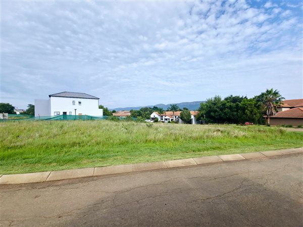 1100 m² Land available in Westlake Estate