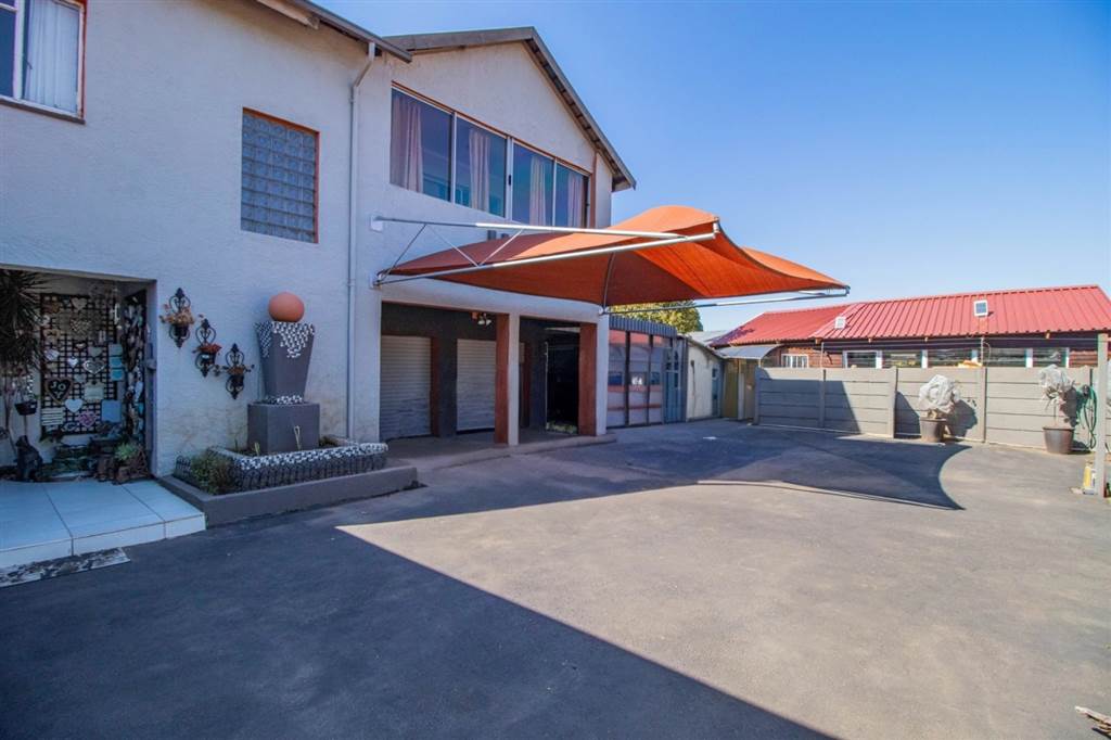 4 Bedroom House 4 Bedroom House