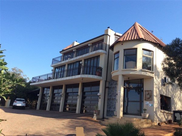 6 Bed House in Rietfontein