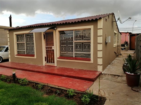2 Bed House in Tsakane