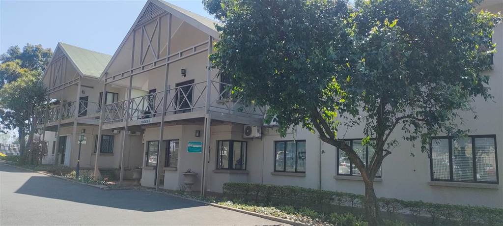 213  m² Commercial space in Kloof photo number 1