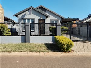 3 Bed House in Rosslyn