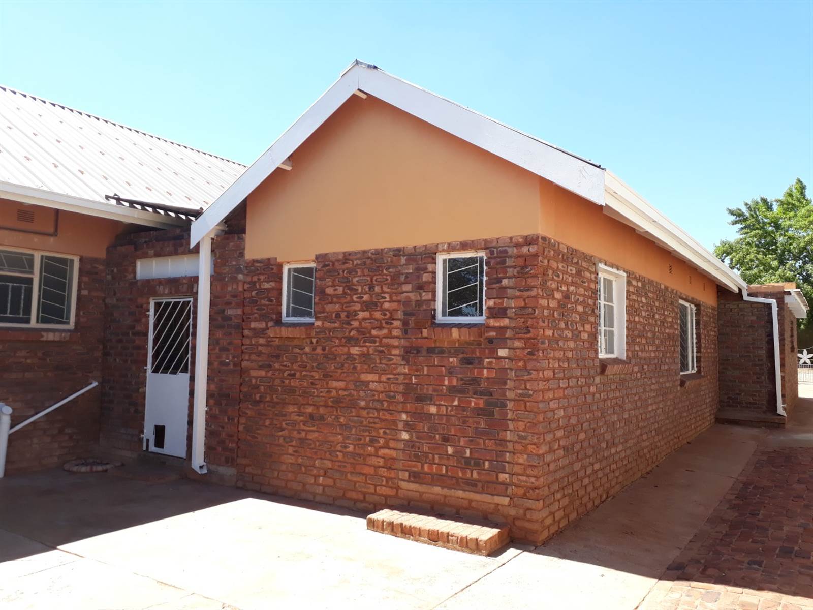 5 Bed House in Postmasburg photo number 3