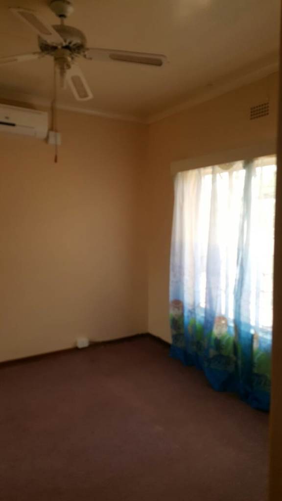 5 Bed House in Postmasburg photo number 19