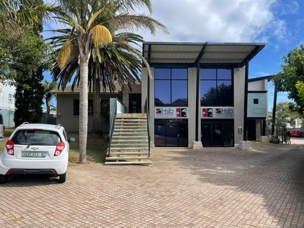 140  m² Commercial space in Newton Park