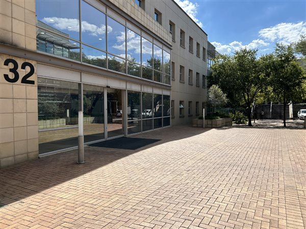 723  m² Commercial space in Woodmead