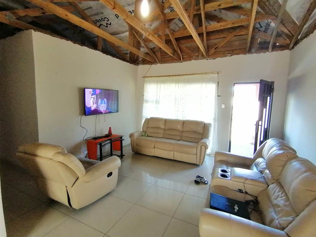 3 Bed House in Illovo Beach photo number 6