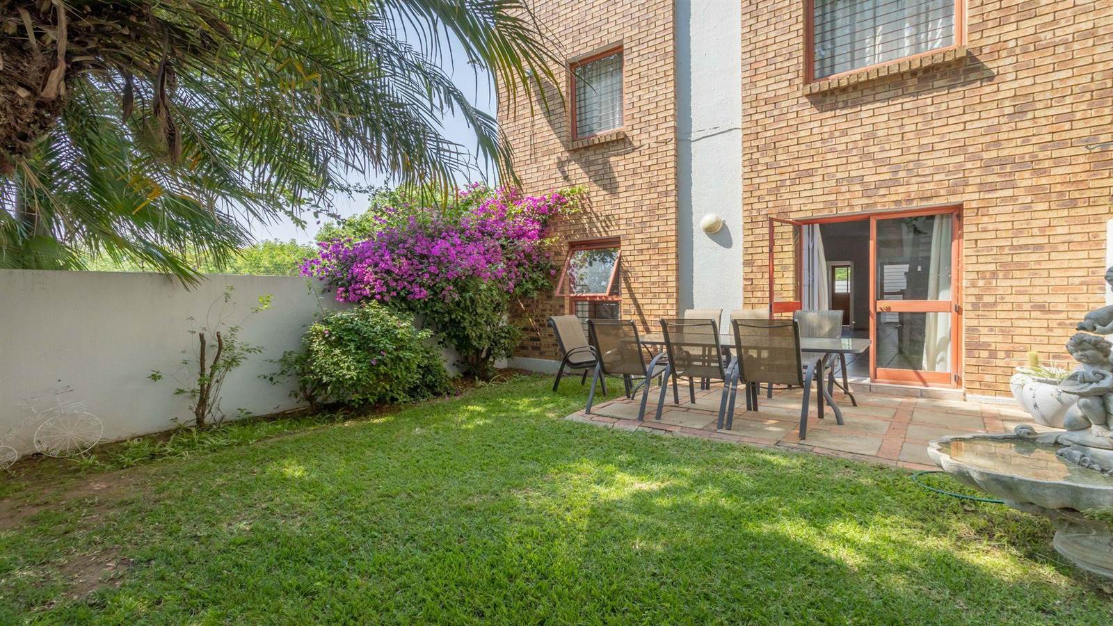 2 Bed Townhouse in Fourways photo number 24