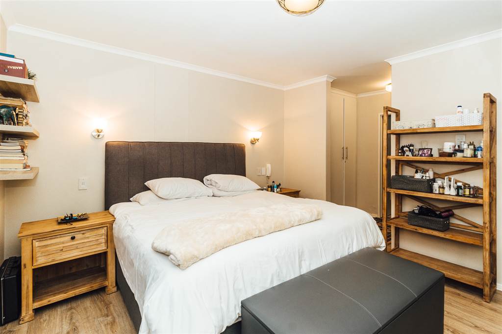 2 Bed Apartment in Rondebosch photo number 15