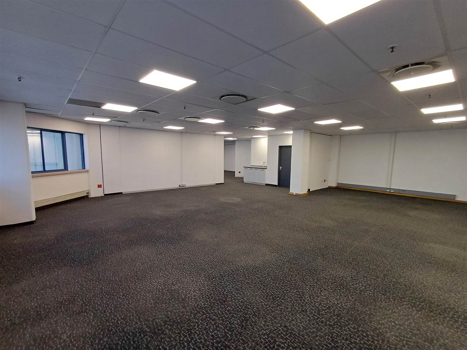 114  m² Commercial space in Durban CBD photo number 8