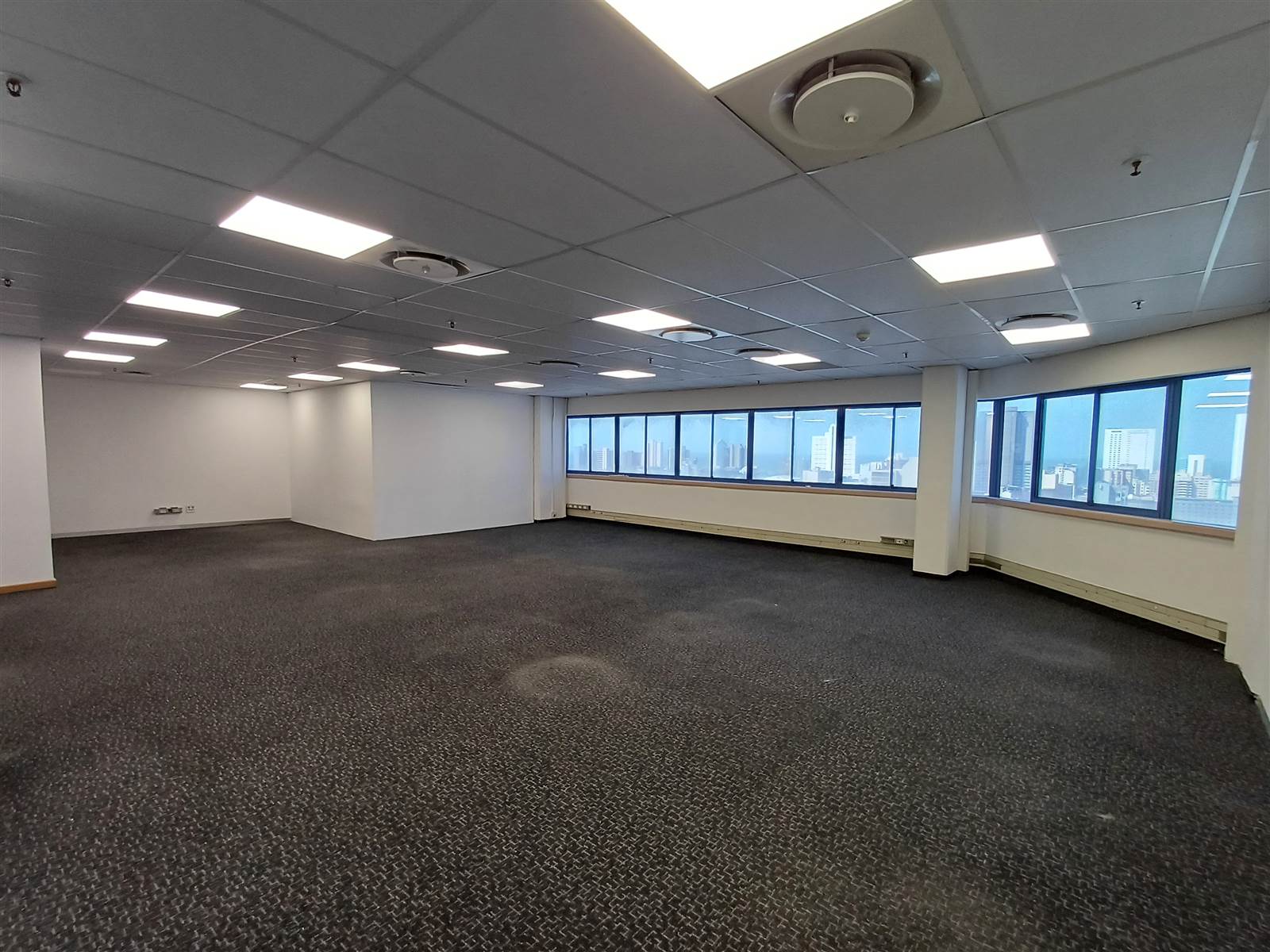 114  m² Commercial space in Durban CBD photo number 2
