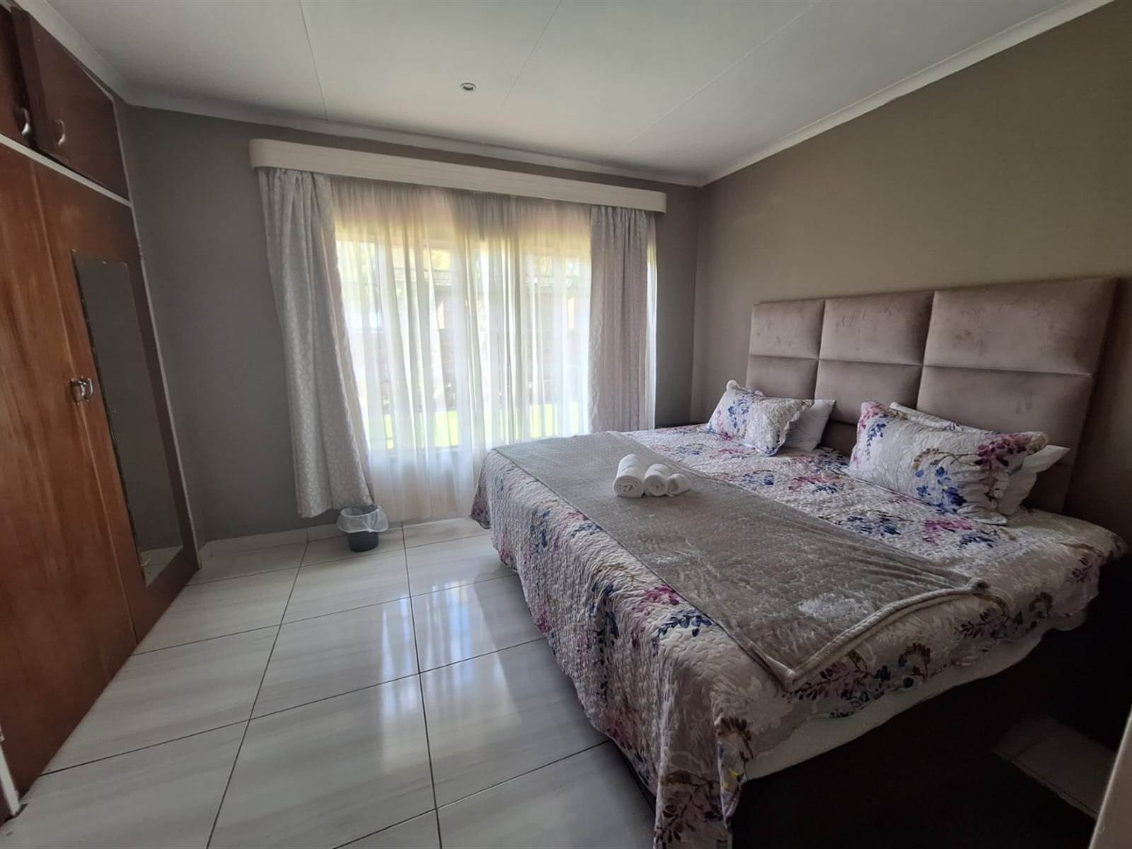 7 Bed House in Garsfontein photo number 22