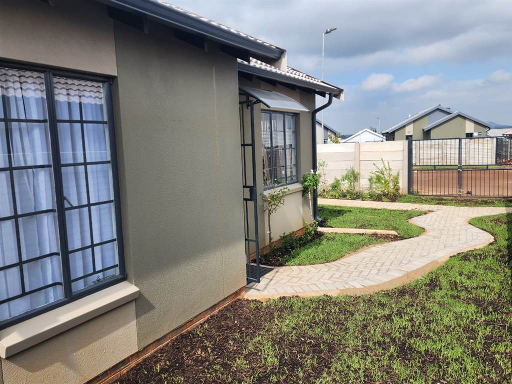 2 Bed House in Olifantsfontein photo number 8