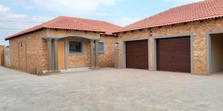 3 Bed Townhouse in Riversdale photo number 12