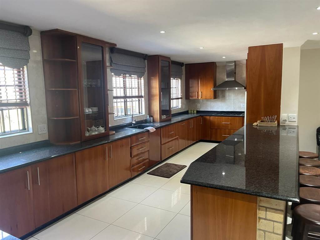 6 Bed House in Randjesfontein photo number 6