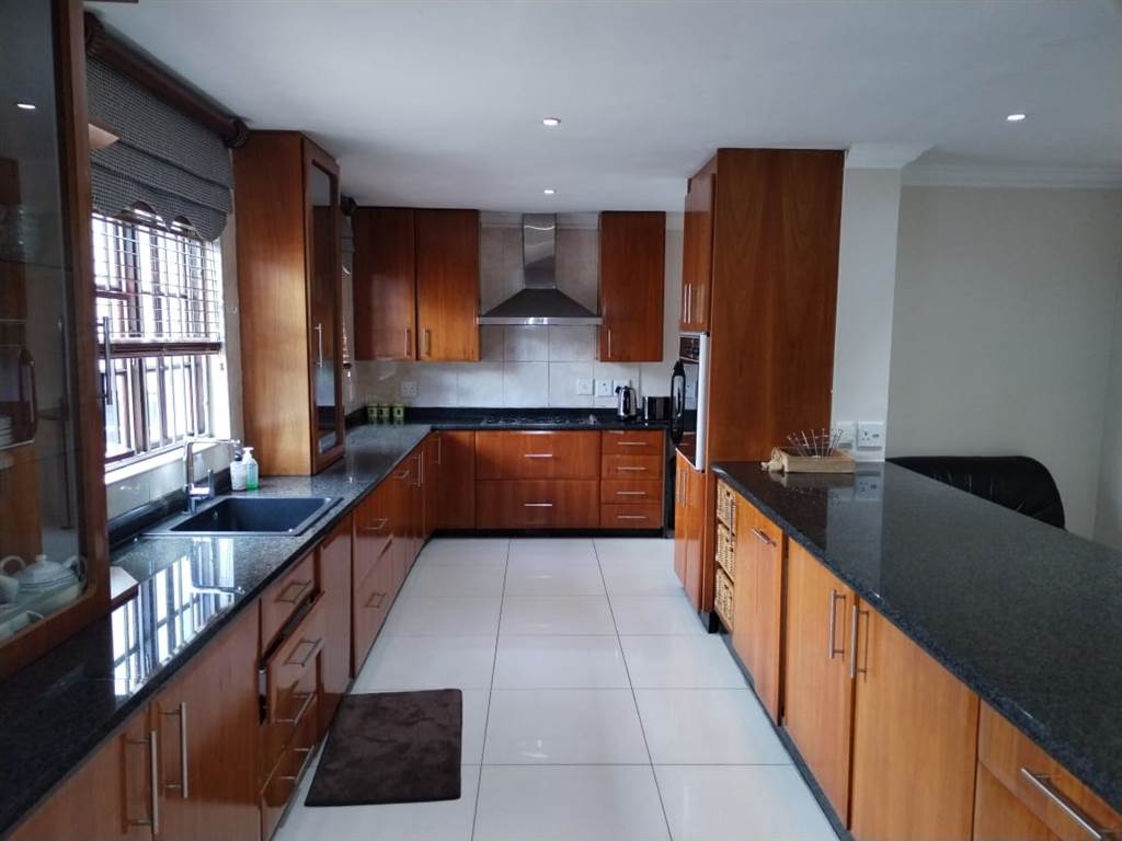 6 Bed House in Randjesfontein photo number 5
