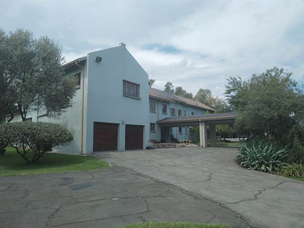 6 Bed House in Randjesfontein photo number 3